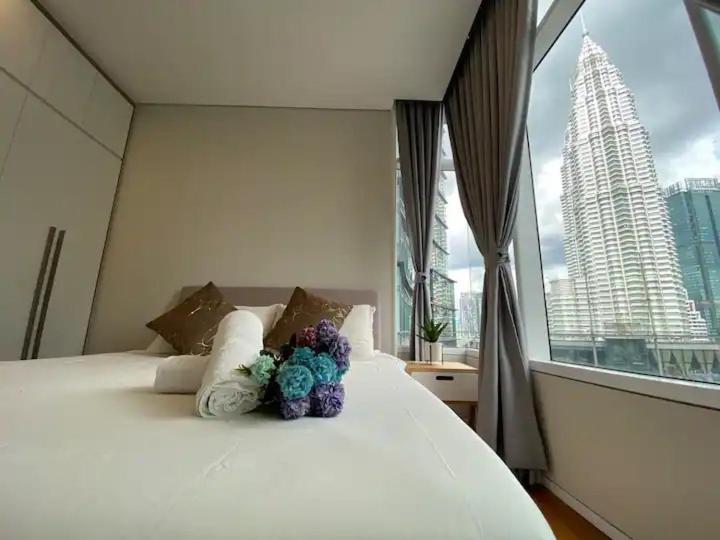 Sky Suites Klcc By Pnut Kuala Lumpur Exterior foto
